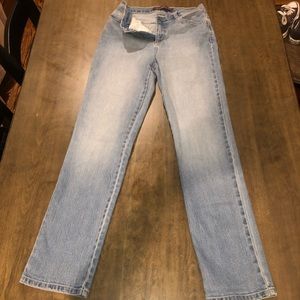 Gloria Vanderbilt “Amanda” Jeans